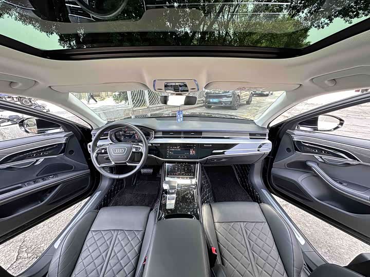 Audi A8, 2022 — фото 7 из 9