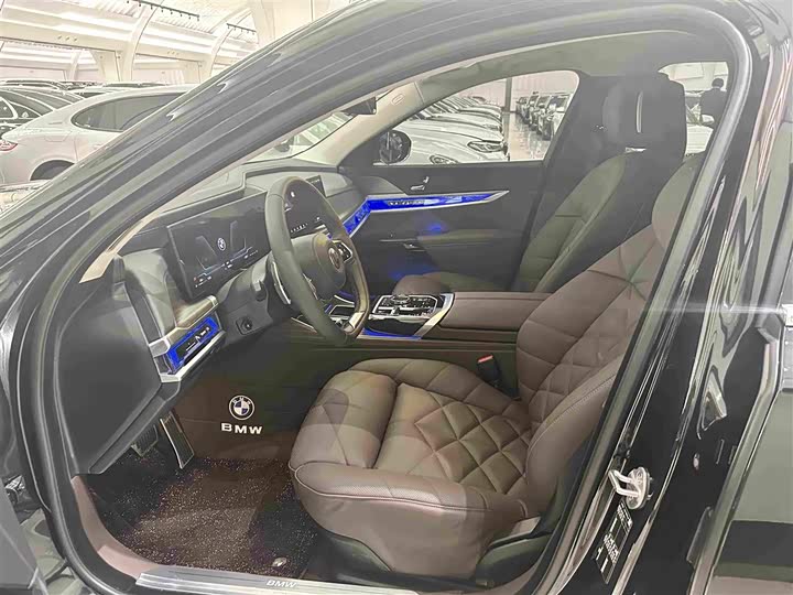 BMW 7 Series, 2025 — фото 6 из 9