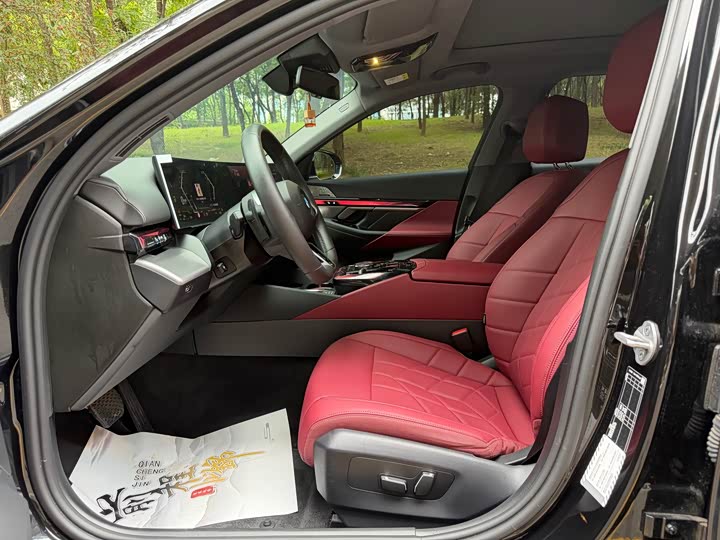 BMW 5 Series, 2025 — фото 5 из 9