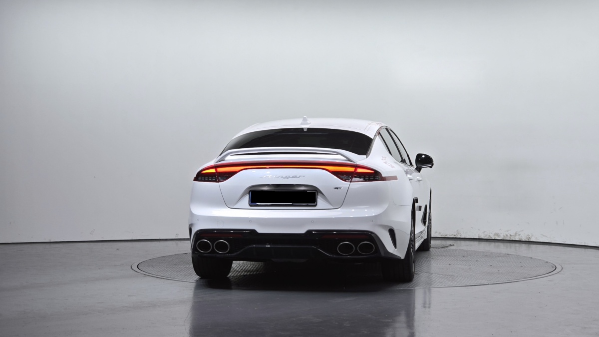 Kia Stinger, 2022 — фото 4 из 12