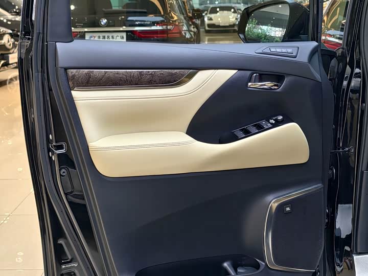 Toyota Alphard, 2022 — фото 4 из 9