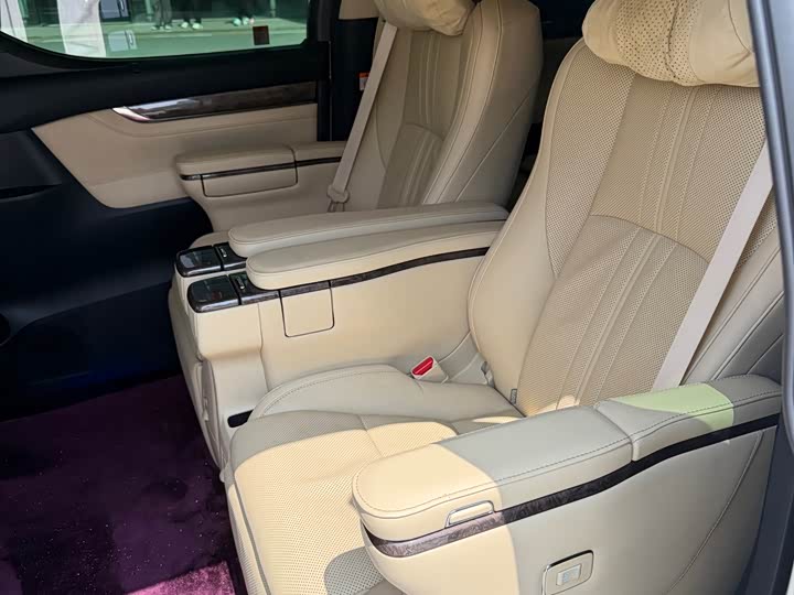 Toyota Alphard, 2023 — фото 9 из 9