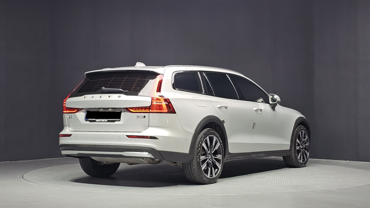 Volvo V60, 2024 — фото 2 из 12