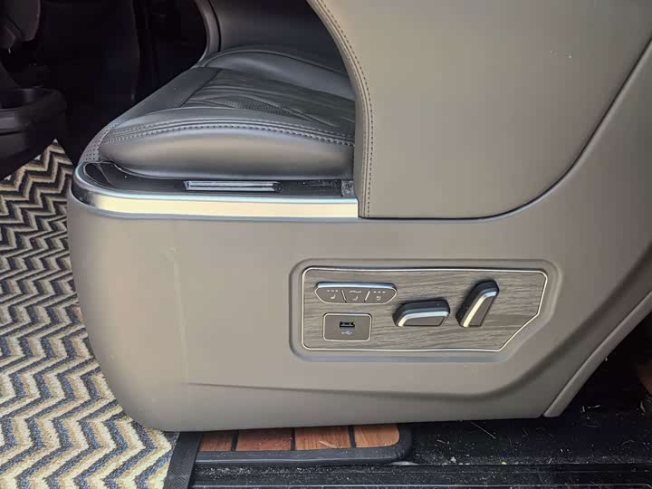 Ford Tourneo, 2021 — фото 8 из 9