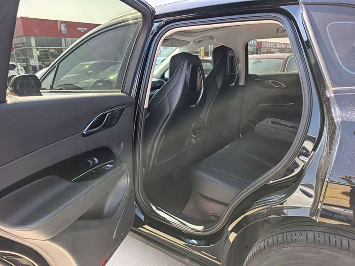Hongqi HS3 Hybrid, 2025 — фото 8 из 9