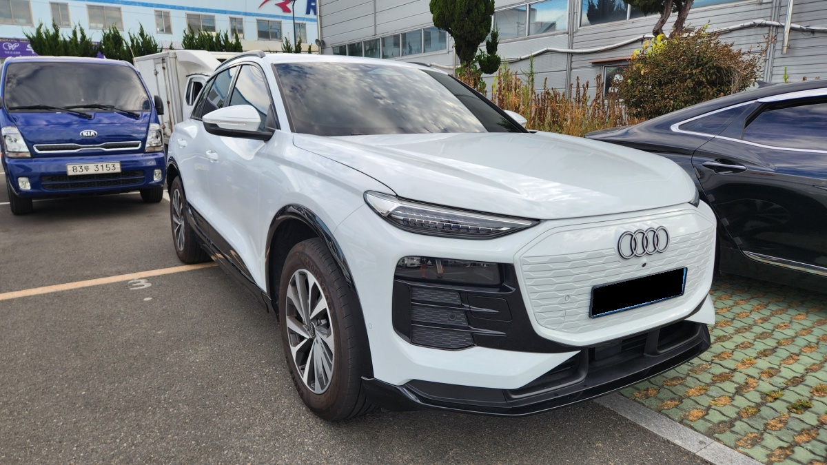 Audi Q6 e-tron, 2025 — фото 2 из 12