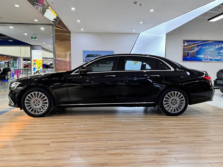 Mercedes-Benz E-Class, 2023 — фото 4 из 9