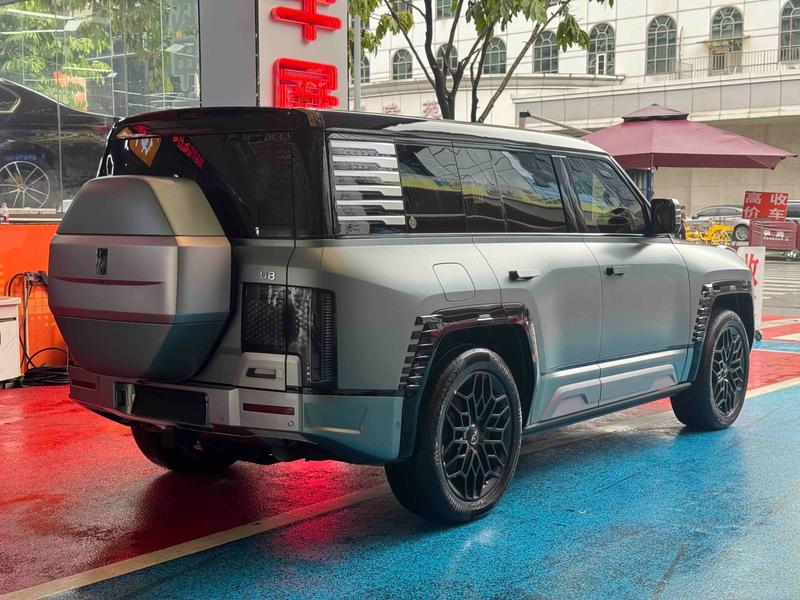 BYD Yangwang U8, 2024 — фото 6 из 12