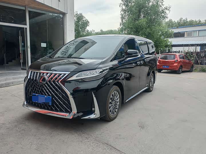 Lexus LM, 2023 — купить в Иванове под ключ