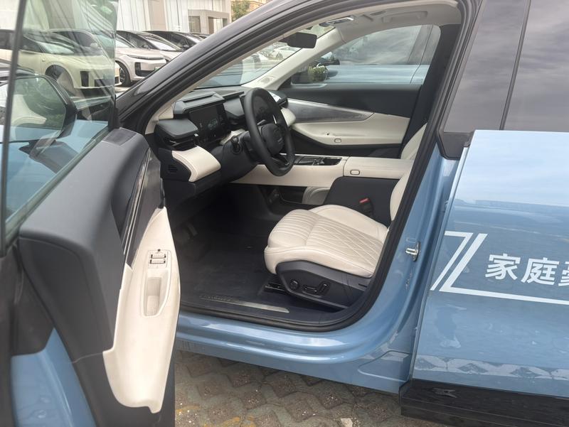 Lynk & Co 08 EM-P Hybrid, 2025 — фото 6 из 9