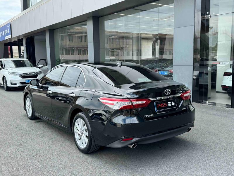 Toyota Camry, 2022 — фото 4 из 10