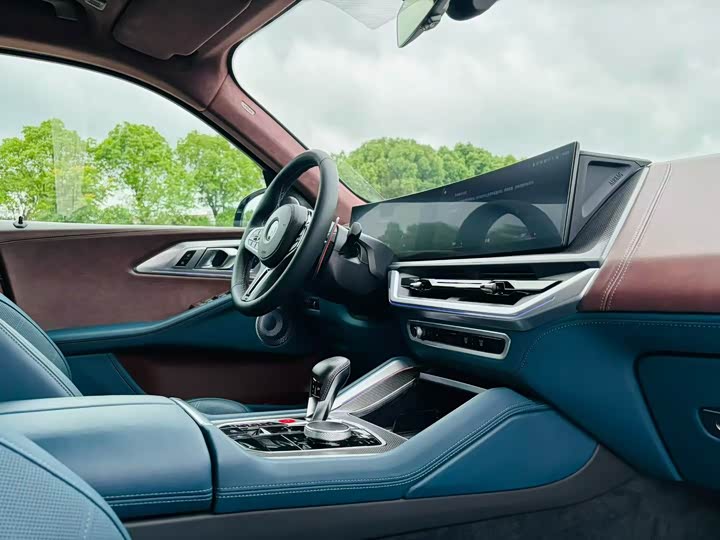 BMW XM, 2024 — фото 8 из 9