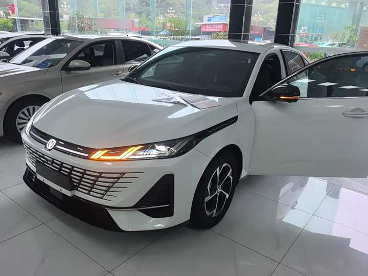Changan Eado Plus, 2026 — фото 2 из 9