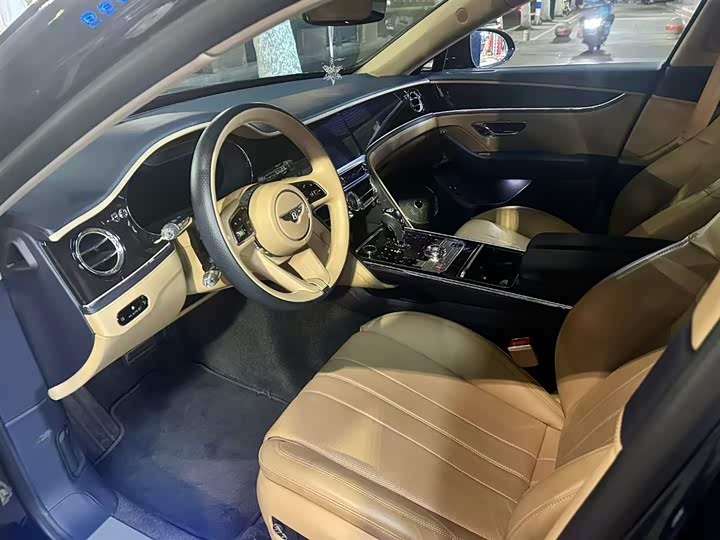 Bentley Flying Spur, 2022 — фото 7 из 9