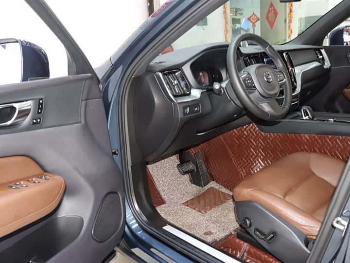 Volvo XC60, 2021 — фото 9 из 9