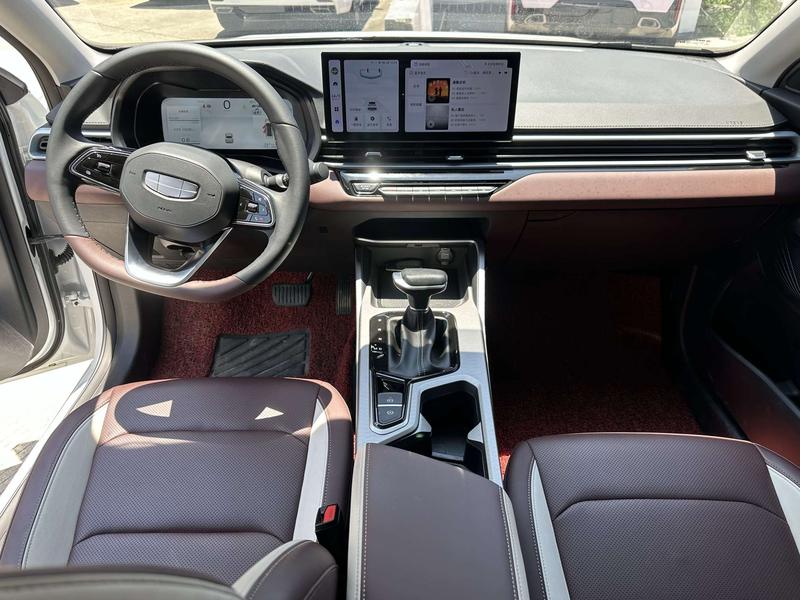 Geely Emgrand, 2025 — фото 7 из 10
