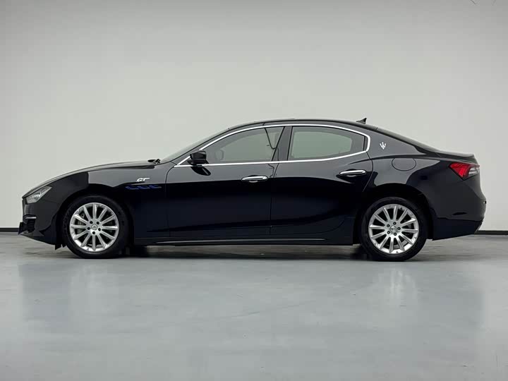 Maserati Ghibli, 2022 — фото 7 из 9