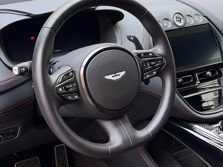 Aston Martin DBX, 2024 — фото 7 из 9