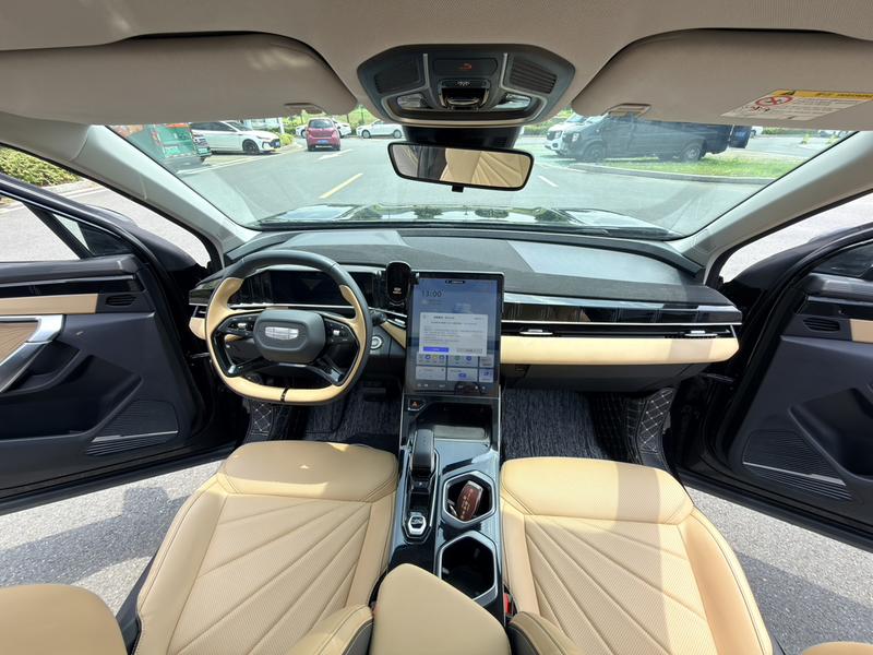Geely Atlas L, 2023 — фото 8 из 12