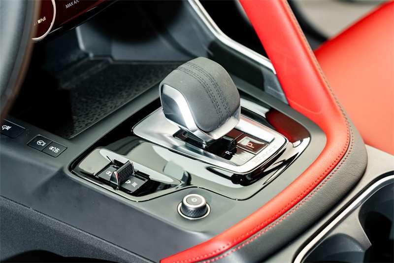 Jaguar E-Pace, 2023 — фото 11 из 12