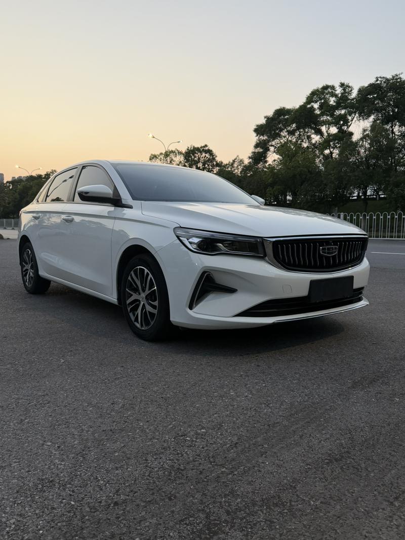 Geely Emgrand, 2023 — фото 3 из 11