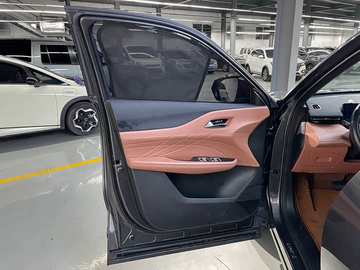 Changan UNI-Z Hybrid, 2024 — фото 8 из 9