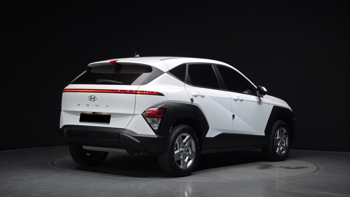 Hyundai Kona, 2023 — фото 2 из 12
