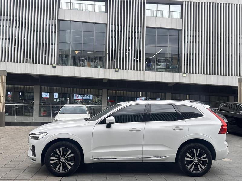 Volvo XC60, 2024 — фото 3 из 9