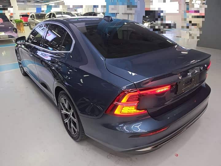 Volvo S60, 2024 — фото 5 из 9