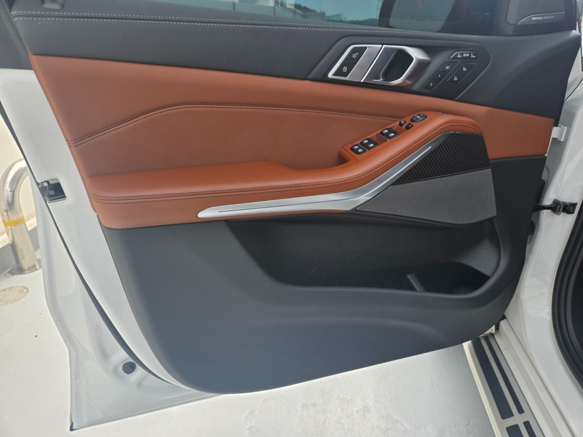 BMW X7, 2025 — фото 12 из 12