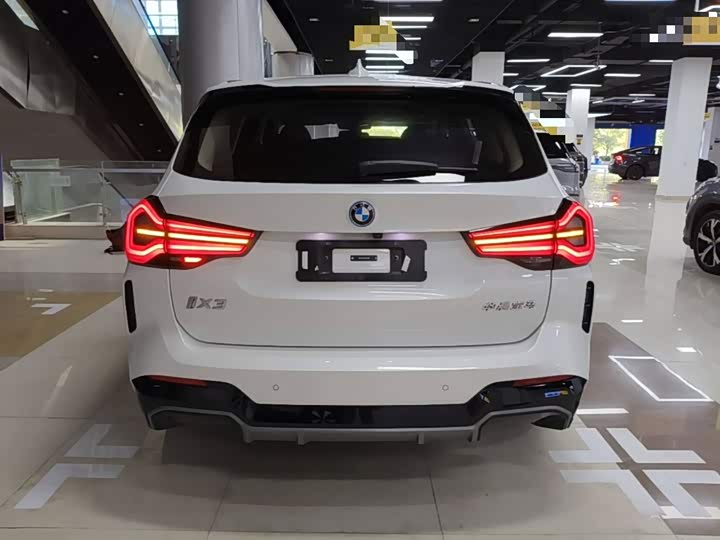 BMW iX3, 2023 — фото 6 из 9