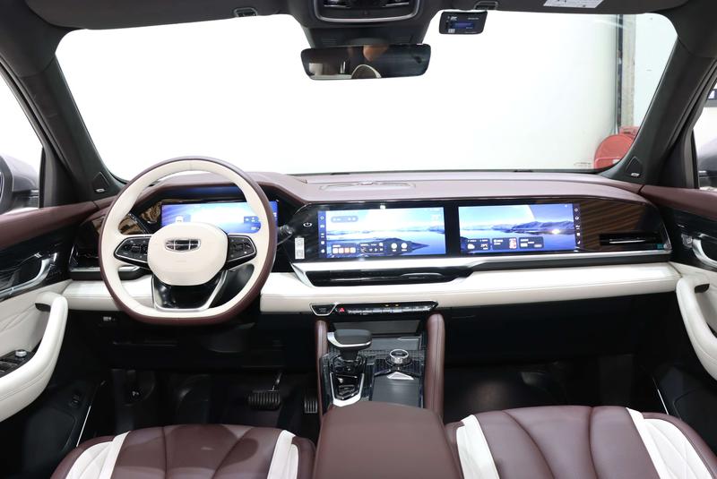 Geely Monjaro, 2022 — фото 10 из 12
