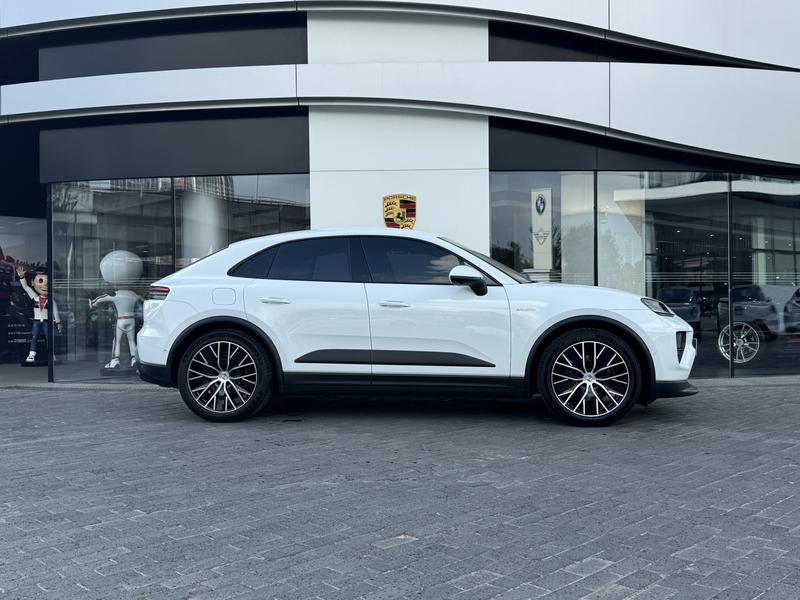 Porsche Macan EV, 2025 — фото 8 из 12