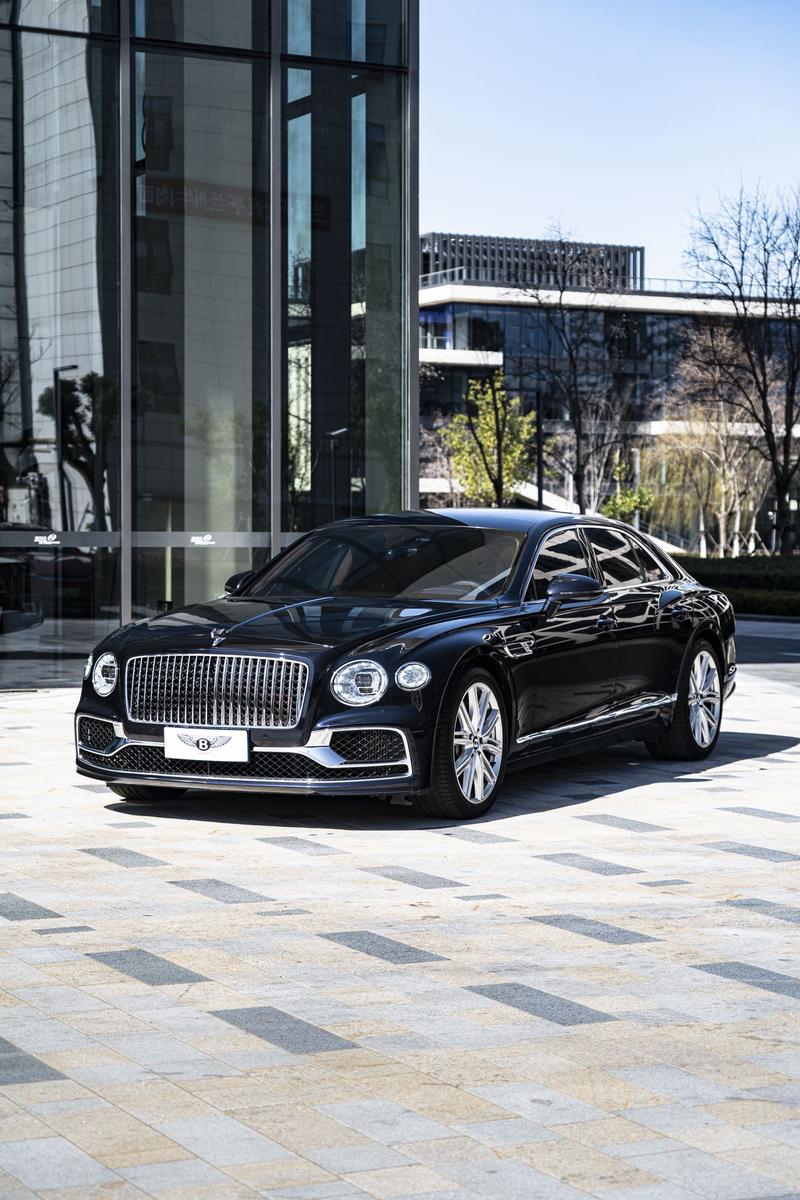 Bentley Flying Spur, 2023 — купить в Саратове под ключ