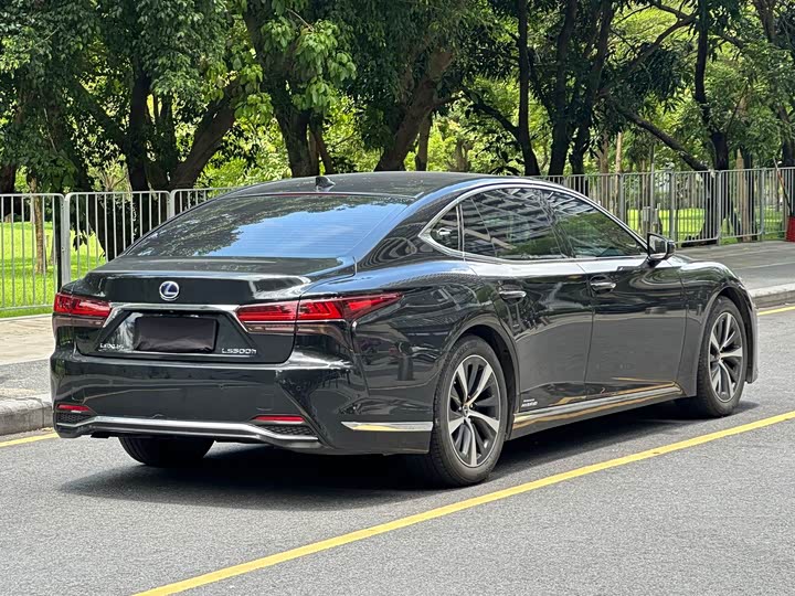 Lexus LS, 2022 — фото 4 из 9
