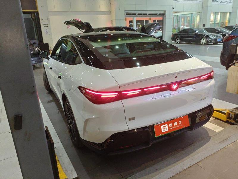 BAIC Arcfox Alpha S5, 2026 — фото 3 из 9