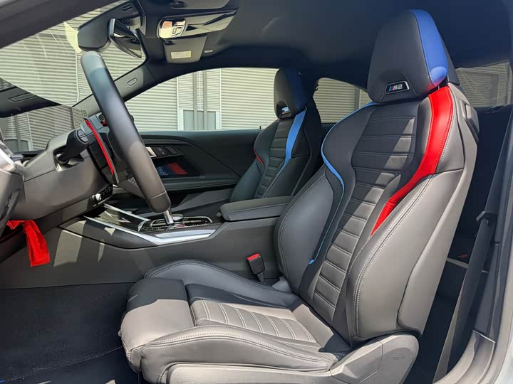 BMW M2, 2025 — фото 8 из 9