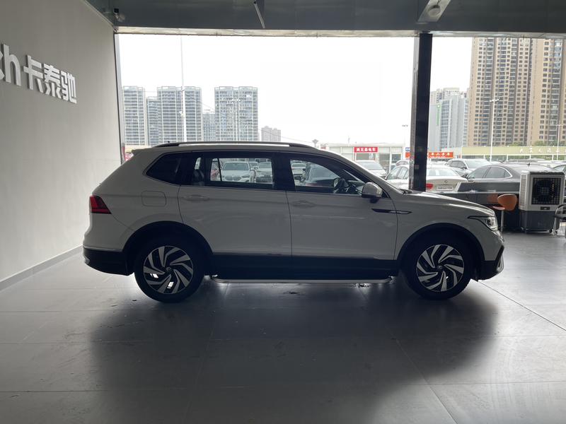 Volkswagen Tiguan L Pro, 2022 — фото 8 из 12