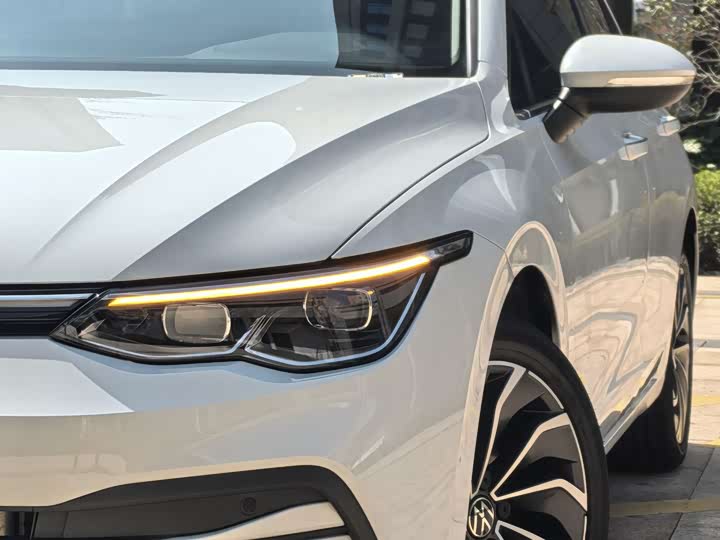 Volkswagen Golf, 2023 — фото 8 из 9