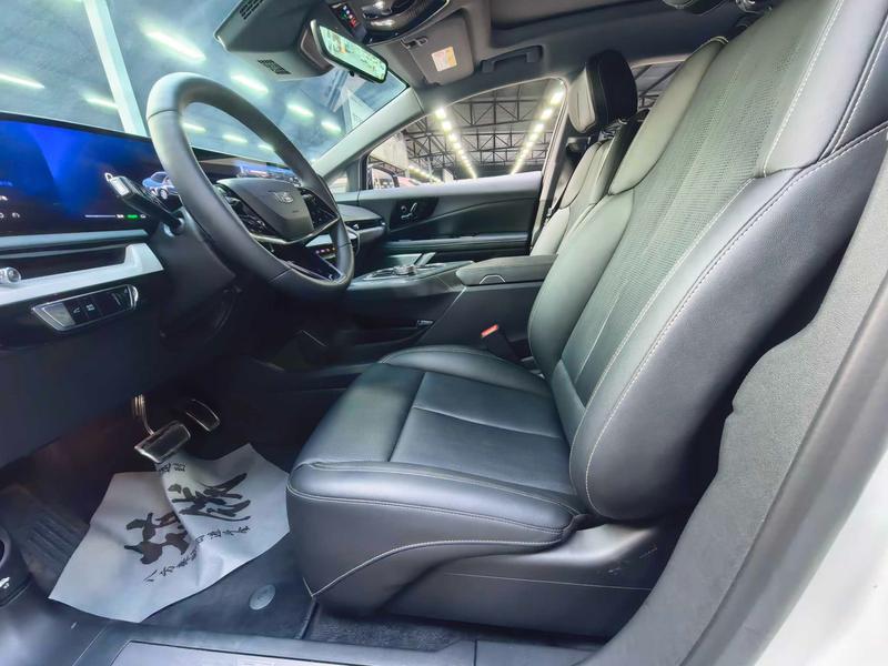Cadillac Optiq, 2025 — фото 9 из 11