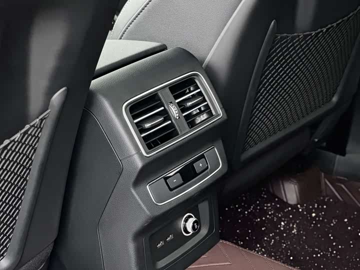 Audi Q5L Sportback, 2024 — фото 4 из 9