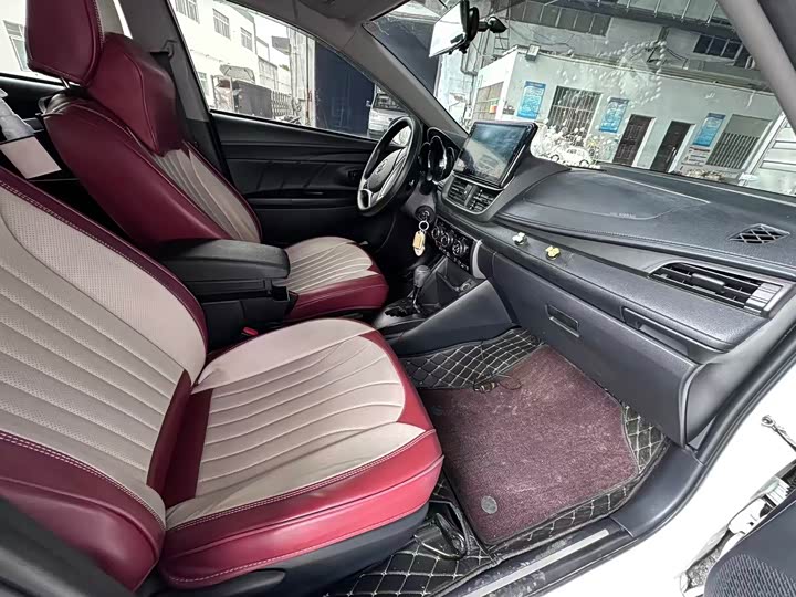 Toyota Yaris L Hatchback, 2022 — фото 7 из 9