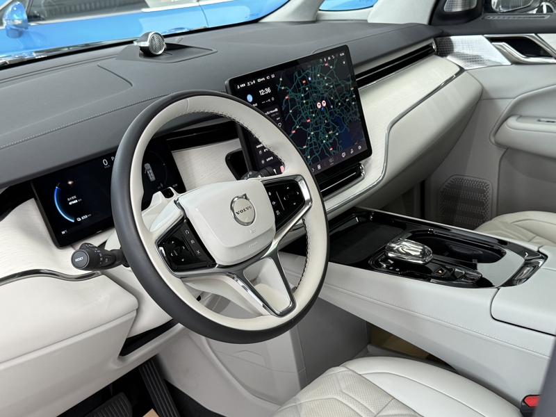 Volvo EM90, 2023 — фото 6 из 12