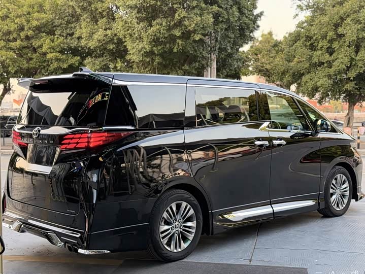 Toyota Alphard, 2025 — фото 5 из 9