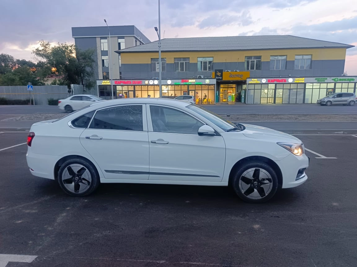 Dongfeng Aeolus E70, 2021 — фото 6 из 8