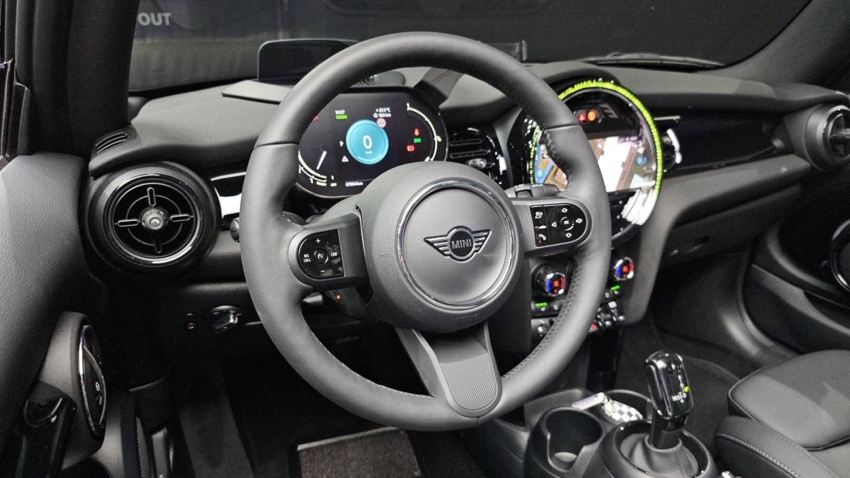 Mini Cooper Convertible, 2023 — фото 12 из 12