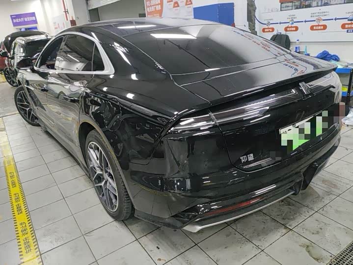 BYD Yangwang U7, 2025 — фото 4 из 7