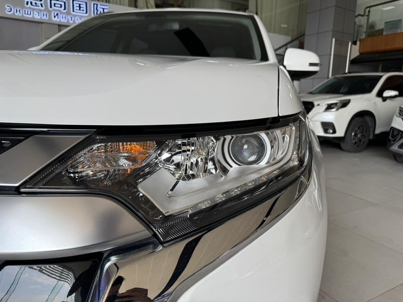 Mitsubishi Outlander, 2022 — фото 4 из 12