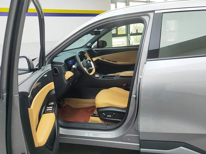 Geely Galaxy L7, 2024 — фото 9 из 9