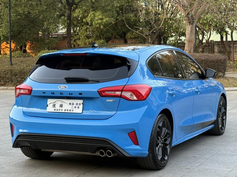 Ford Focus, 2022 — фото 7 из 12